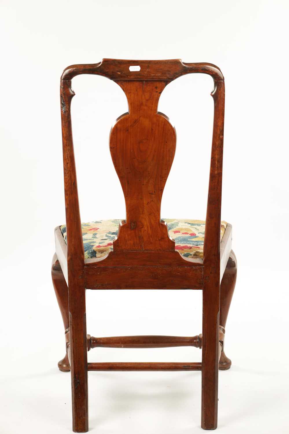 AN EARLY 18TH CENTURY FRUITWOOD SIDE CHAIR WITH PERIOD NEEDLEWORK COVERED SEAT - Image 4 of 7