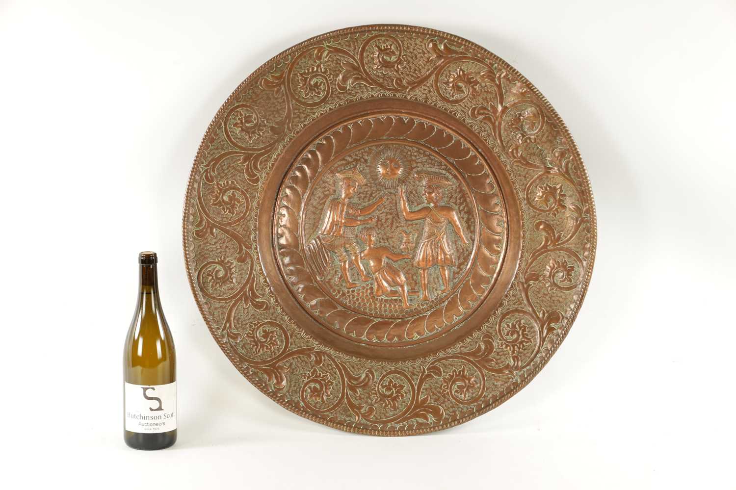 A 16TH / 17TH CENTURY EMBOSSED COPPER ALMS DISH OF LARGE SIZE - Image 2 of 6