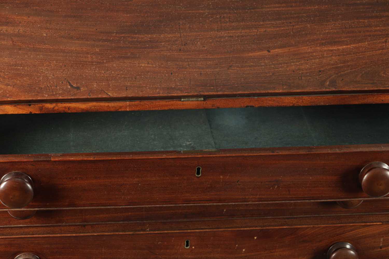 A GEORGE III MAHOGANY BUREAU BOOKCASE - Image 6 of 10