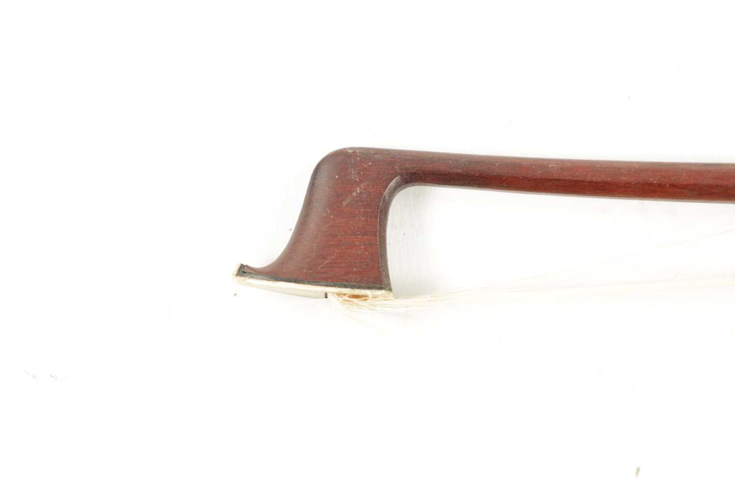 AN OLD VIOLIN BOW SIGNED G. VOLLENS, NEUSTRADT. - Image 7 of 8