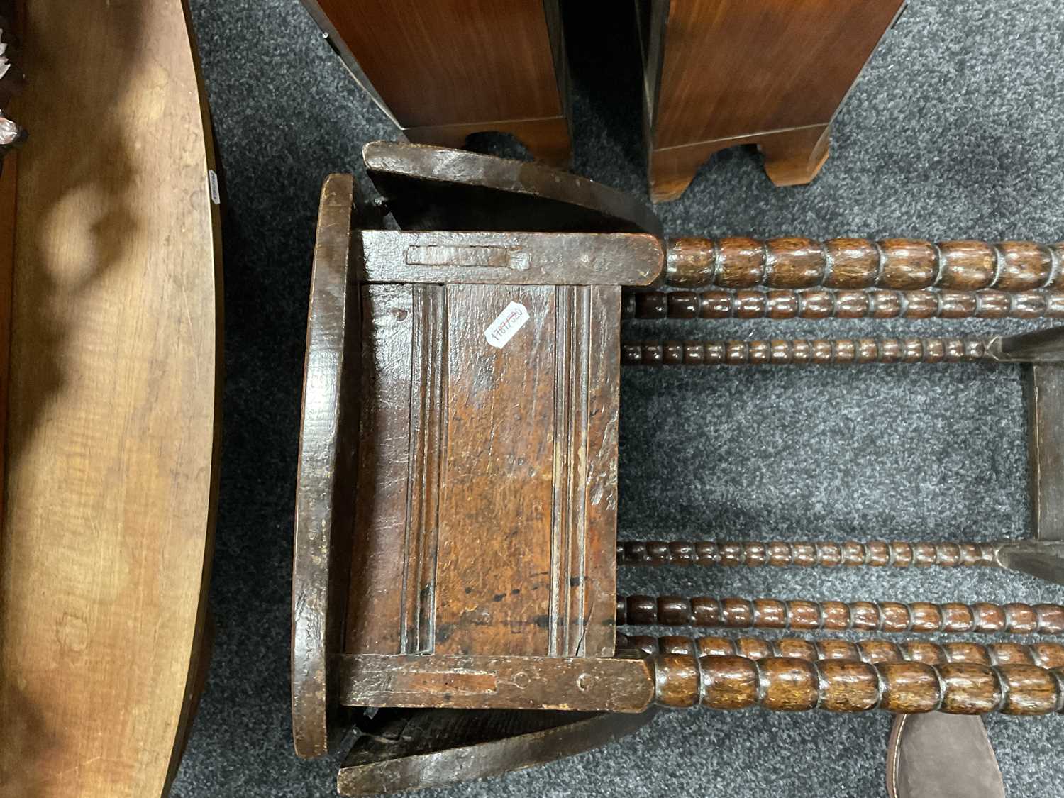 A RARE CROMWELLIAN OAK DROP LEAF GATELEG TABLE OF SMALL SIZE - Image 16 of 21