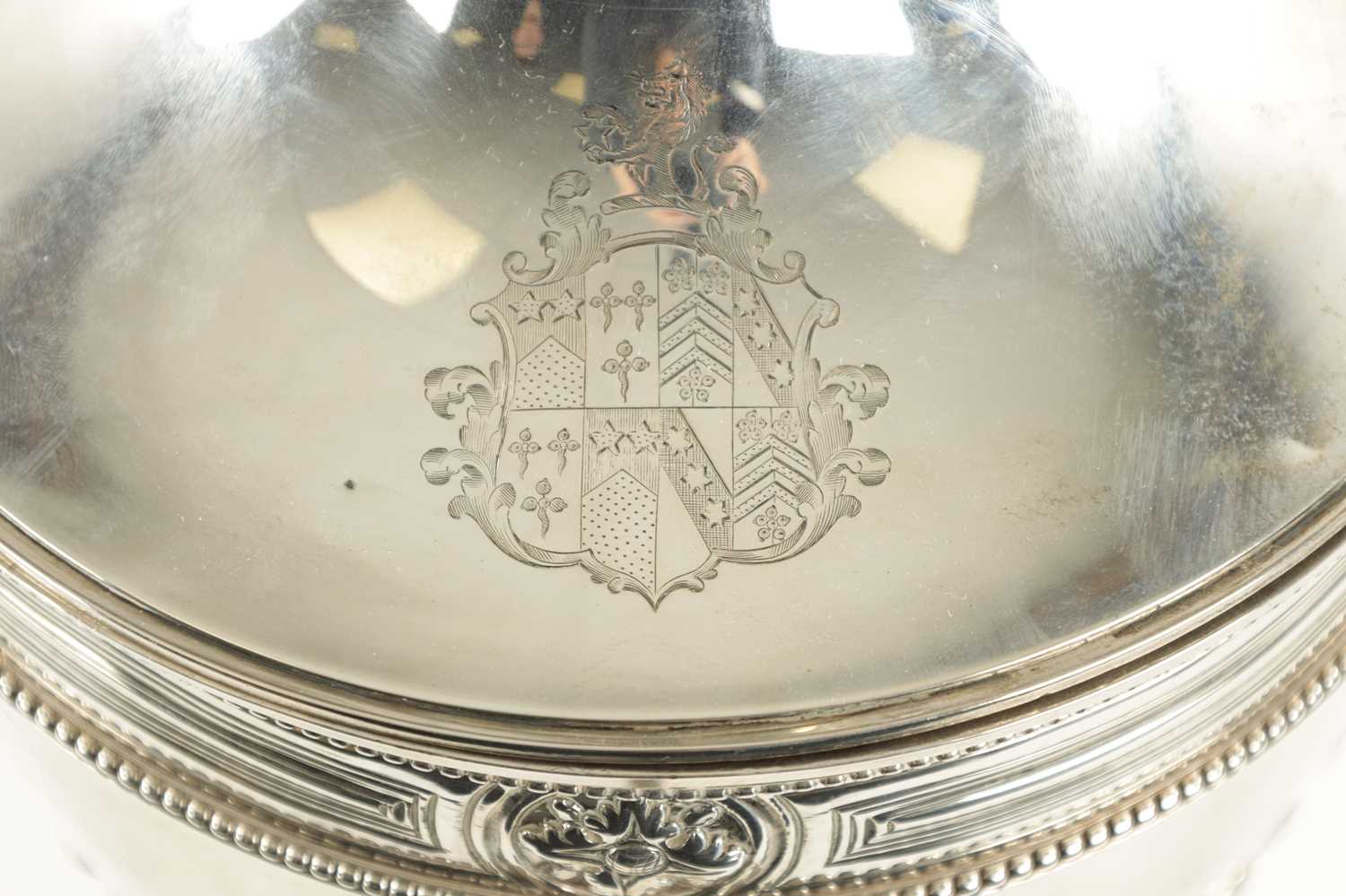 A GOOD GEORGE III SILVER ADAM-STYLE TEA URN - Image 7 of 10