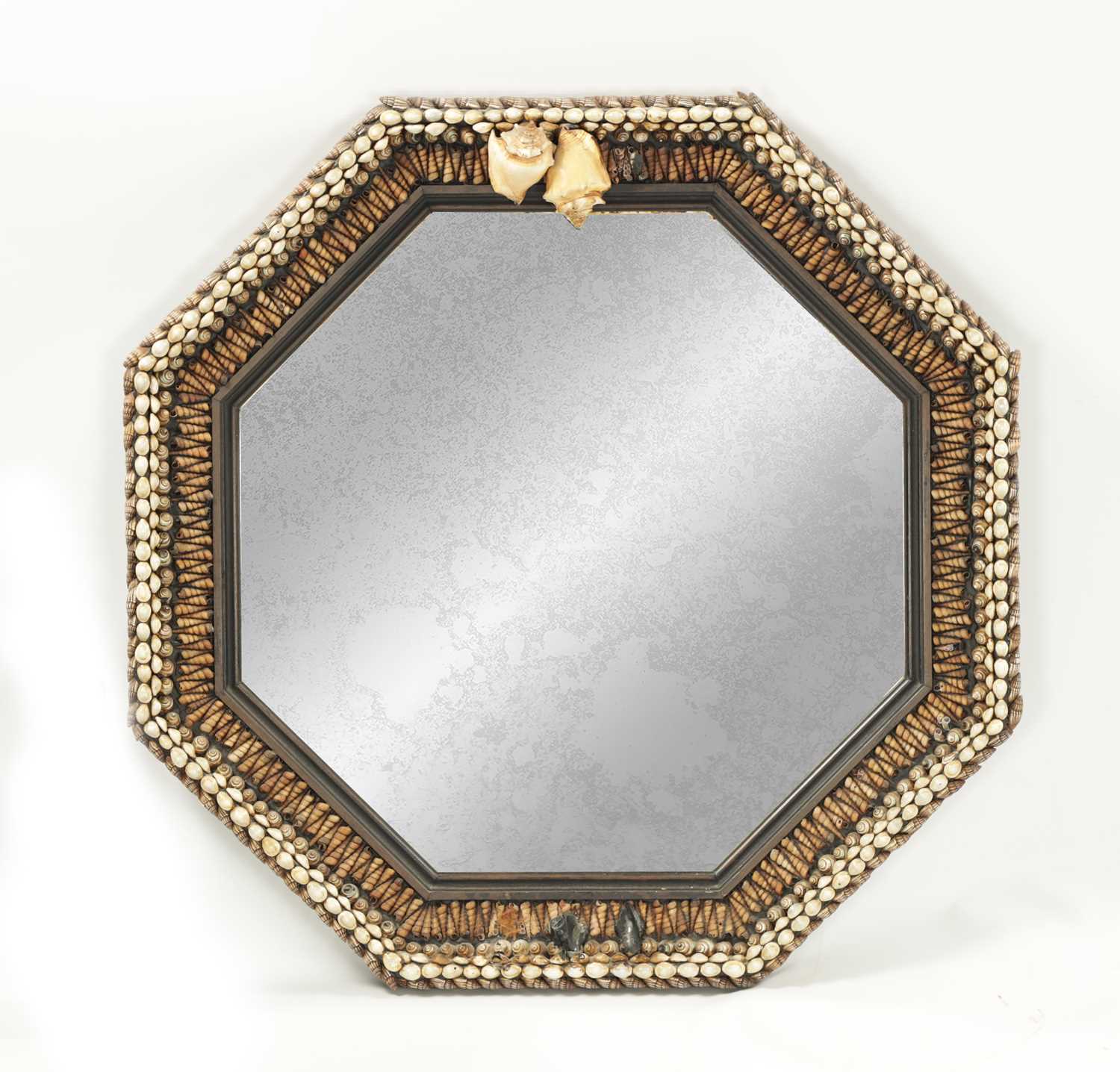 A DECORATIVE SHELLWORK HANGING MIRROR