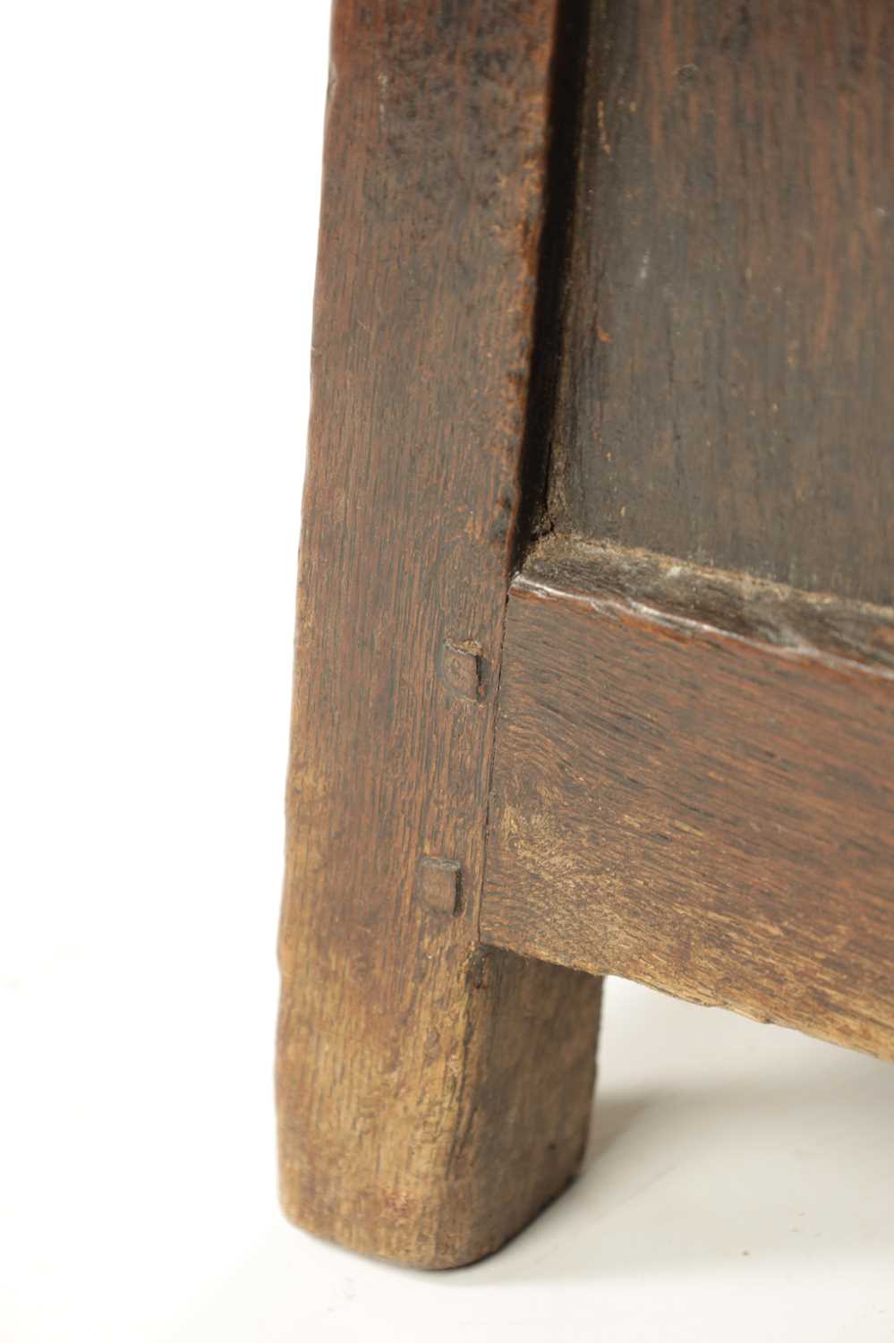 A 17TH CENTURY OAK BOX STOOL - Image 2 of 6