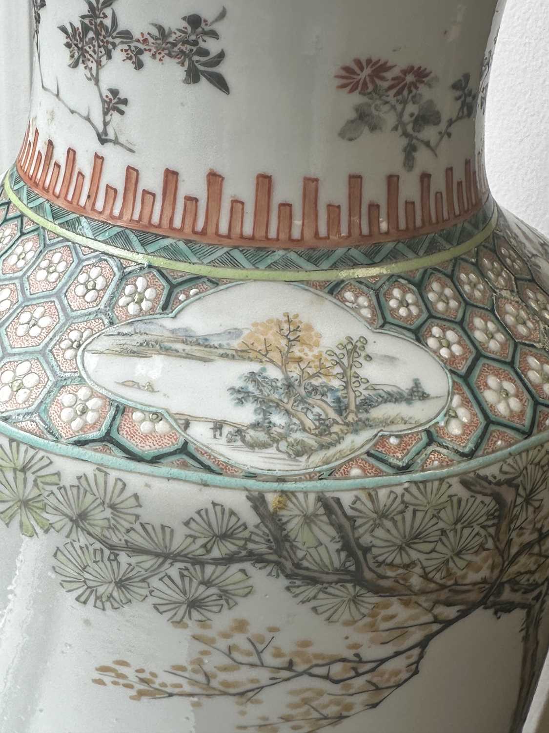 A PAIR OF CHINESE REPUBLIC FAMILLE VERTE CYLINDRICAL VASES - Image 12 of 19