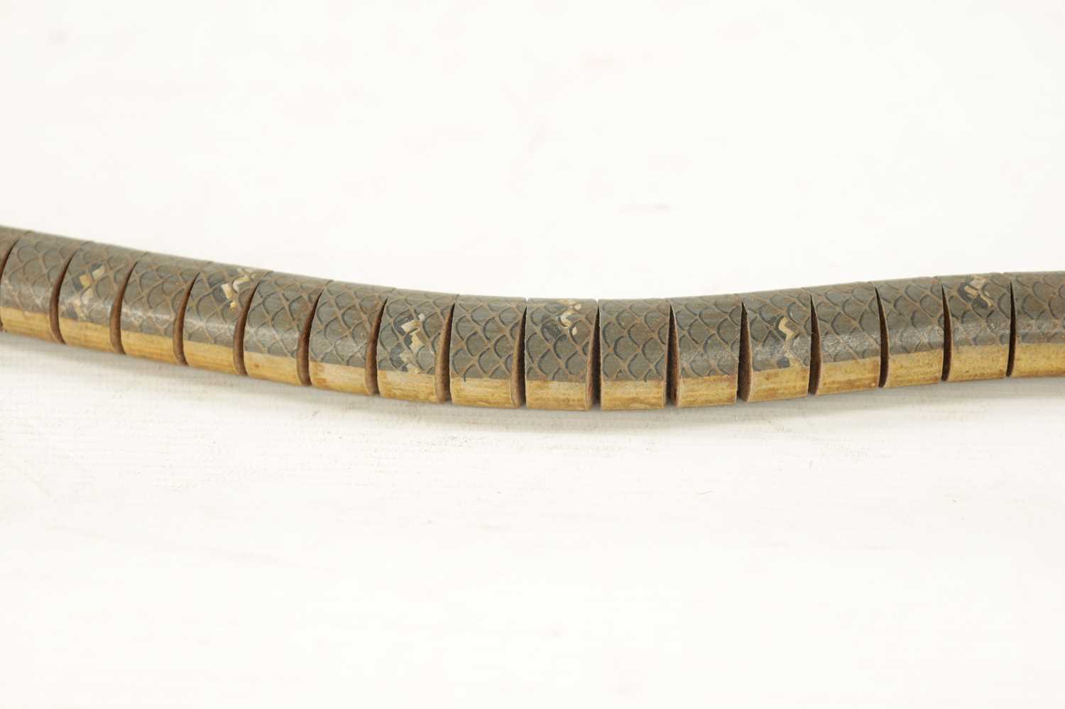 A LATE 19TH CENTURY ARTICULATED TOY SNAKE - Bild 6 aus 6