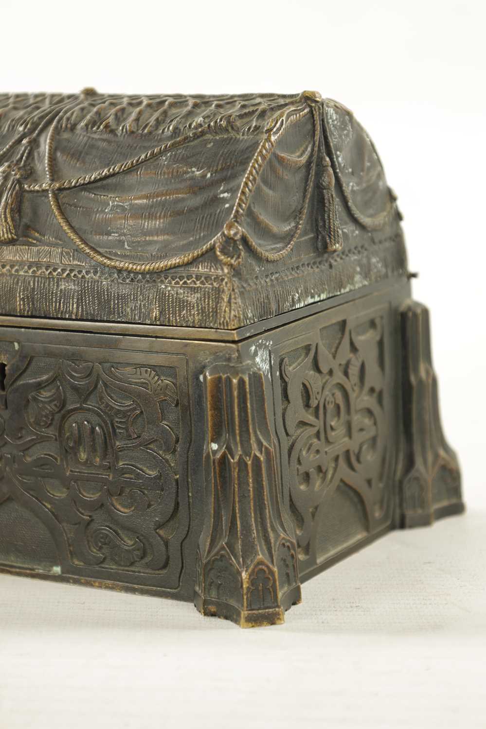 ATT A.TITZE AN EARLY 20TH CENTURY AUSTRIAN BRONZE EROTIC JEWELLERY CASKET - Image 5 of 7