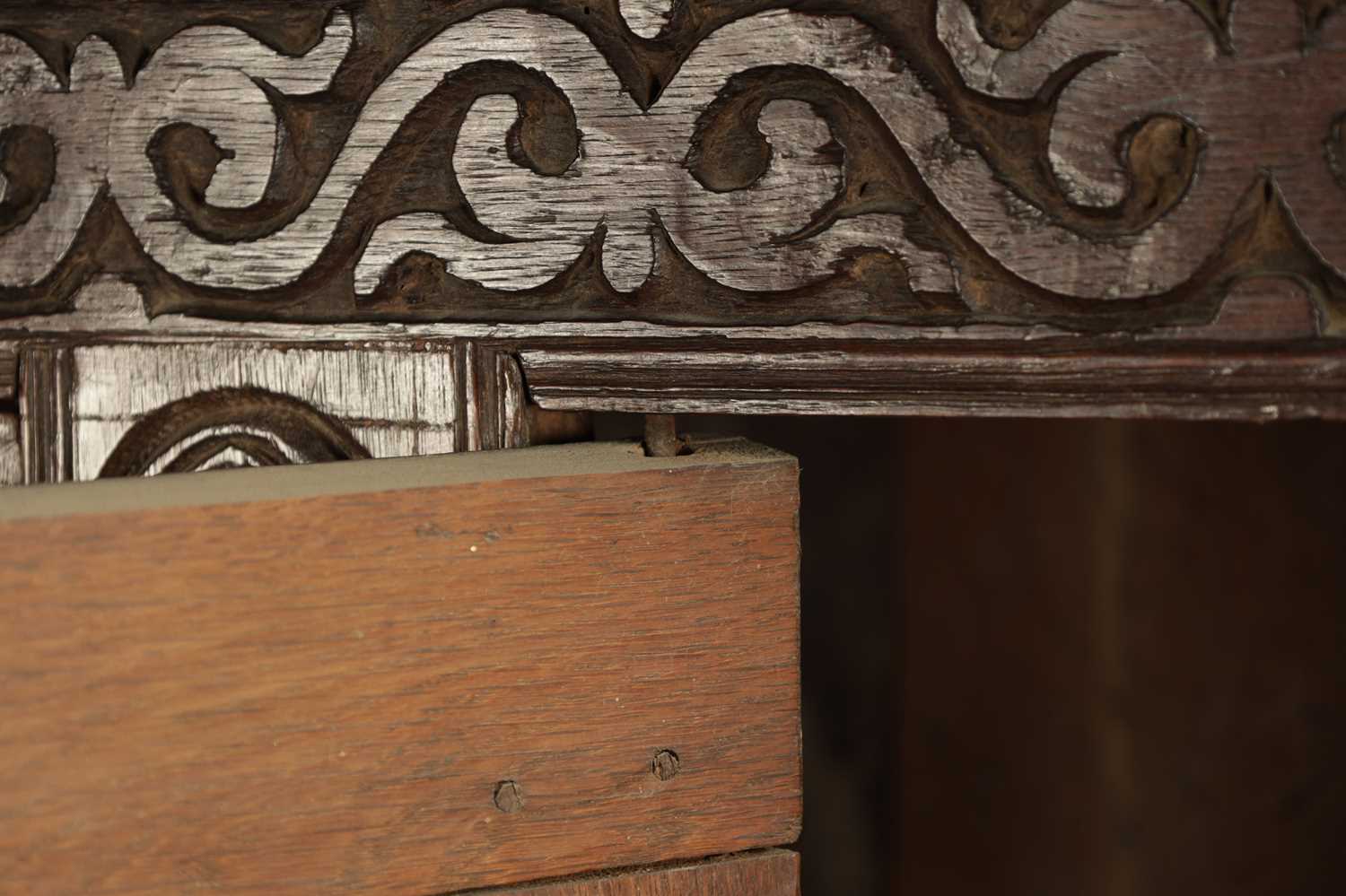 A GOOD LATE 17TH CENTURY OVERSIZED CARVED OAK WESTMORLAND COURT CUPBOARD DATED 1673 - Image 7 of 8