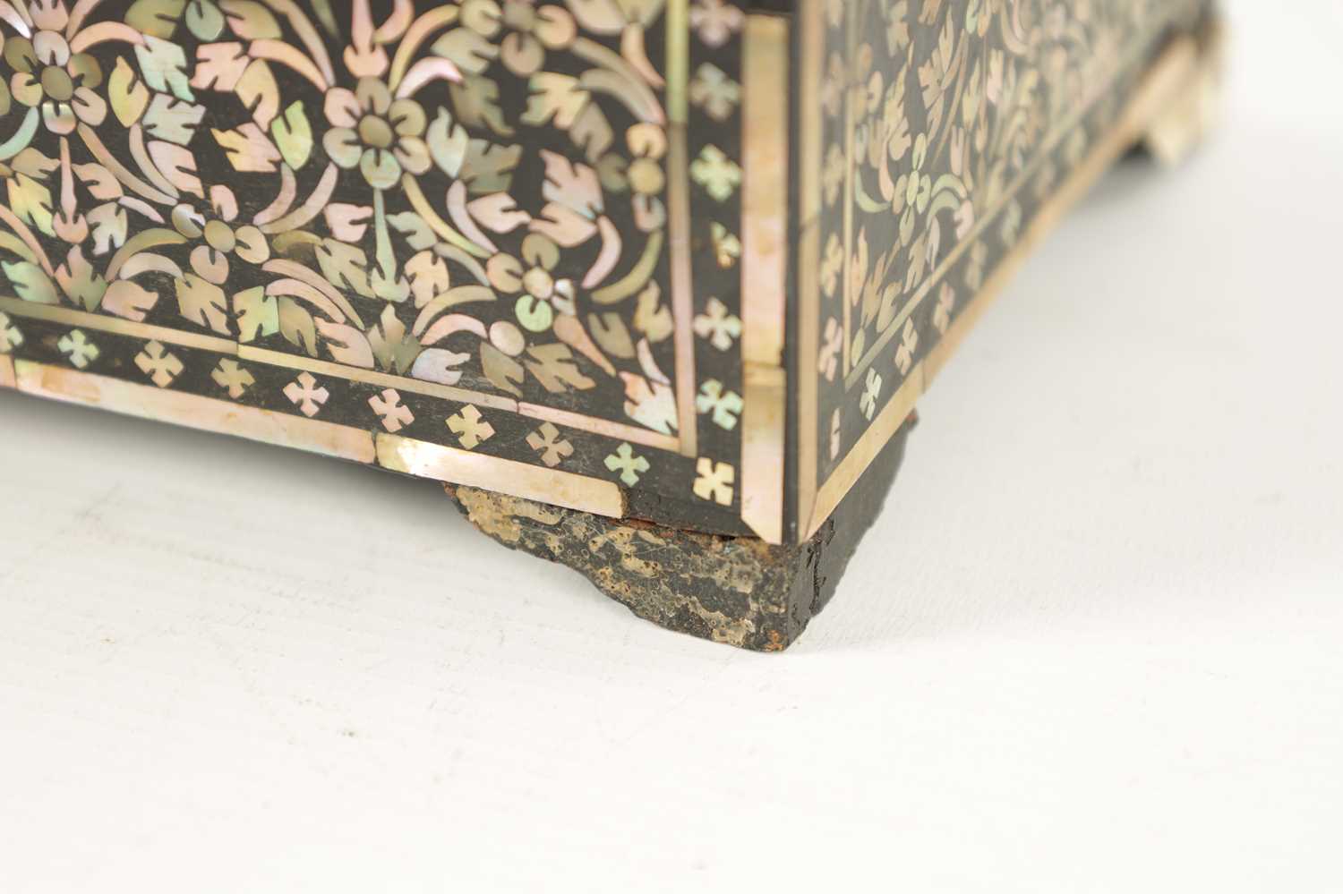 A RARE 17TH/18TH CENTURY INDO PORTUGUESE INLAID CASKET - Image 3 of 13