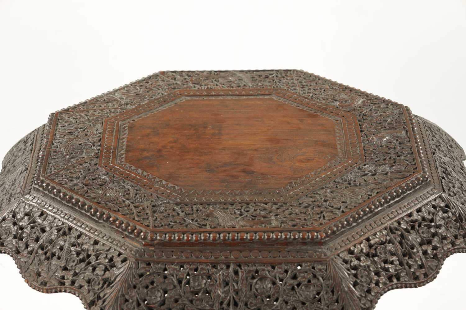 A 19TH CENTURY CARVED HARDWOOD ANGLO INDIAN CENTRE TABLE - Image 4 of 6