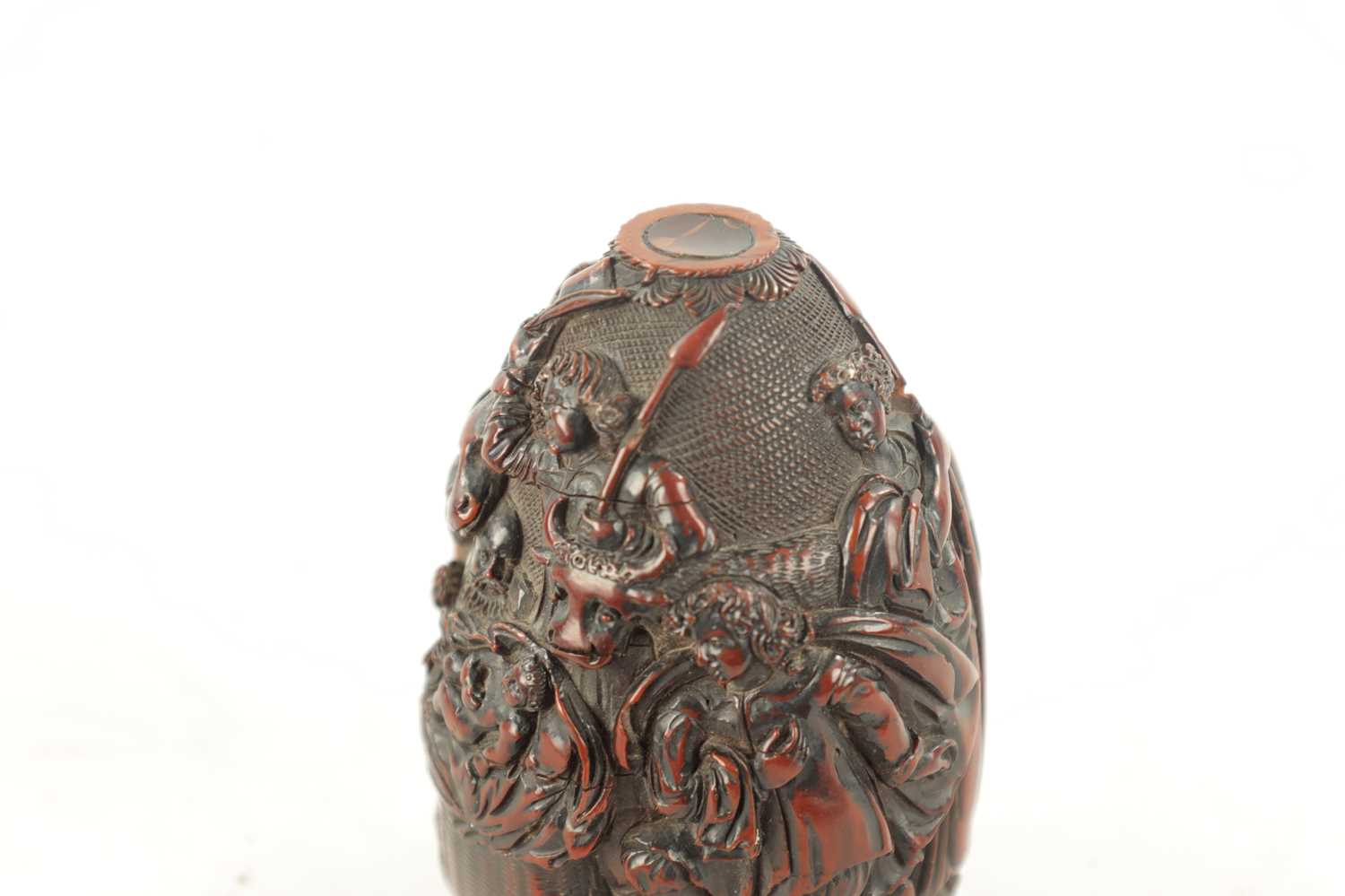 A FINE 18TH CENTURY FRENCH CARVED COQUILLA NUT SNUFF BOX - Image 4 of 4