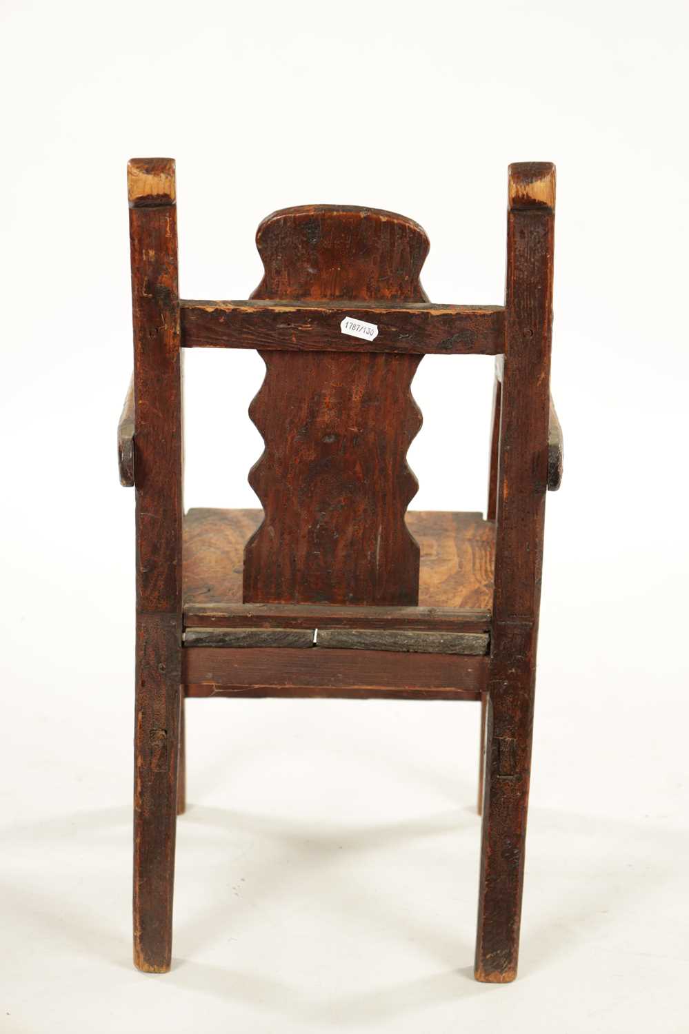 AN UNUSUAL 18TH CENTURY WELSH SCUMBLED PINE CHILD’S CHAIR - Image 5 of 5