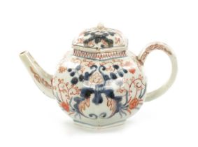 AN 18TH CENTURY JAPANESE EDO PERIOD IMARI TEAPOT