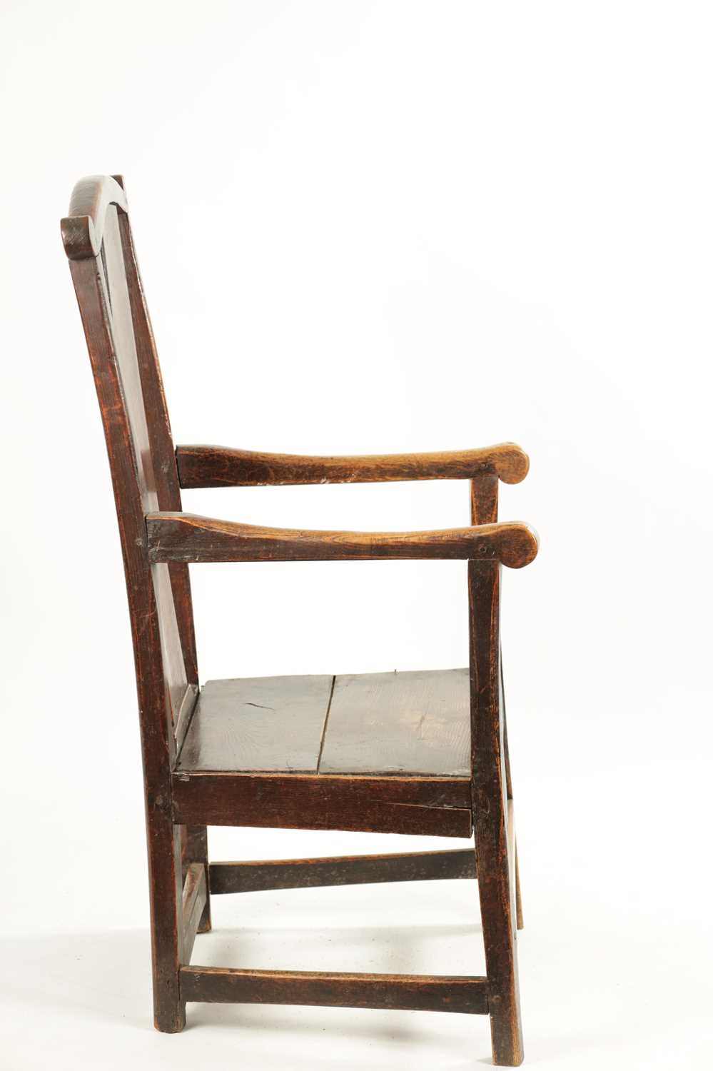 AN 18TH CENTURY PRIMITIVE ASH AND ELM COUNTRY ARMCHAIR - Image 9 of 9