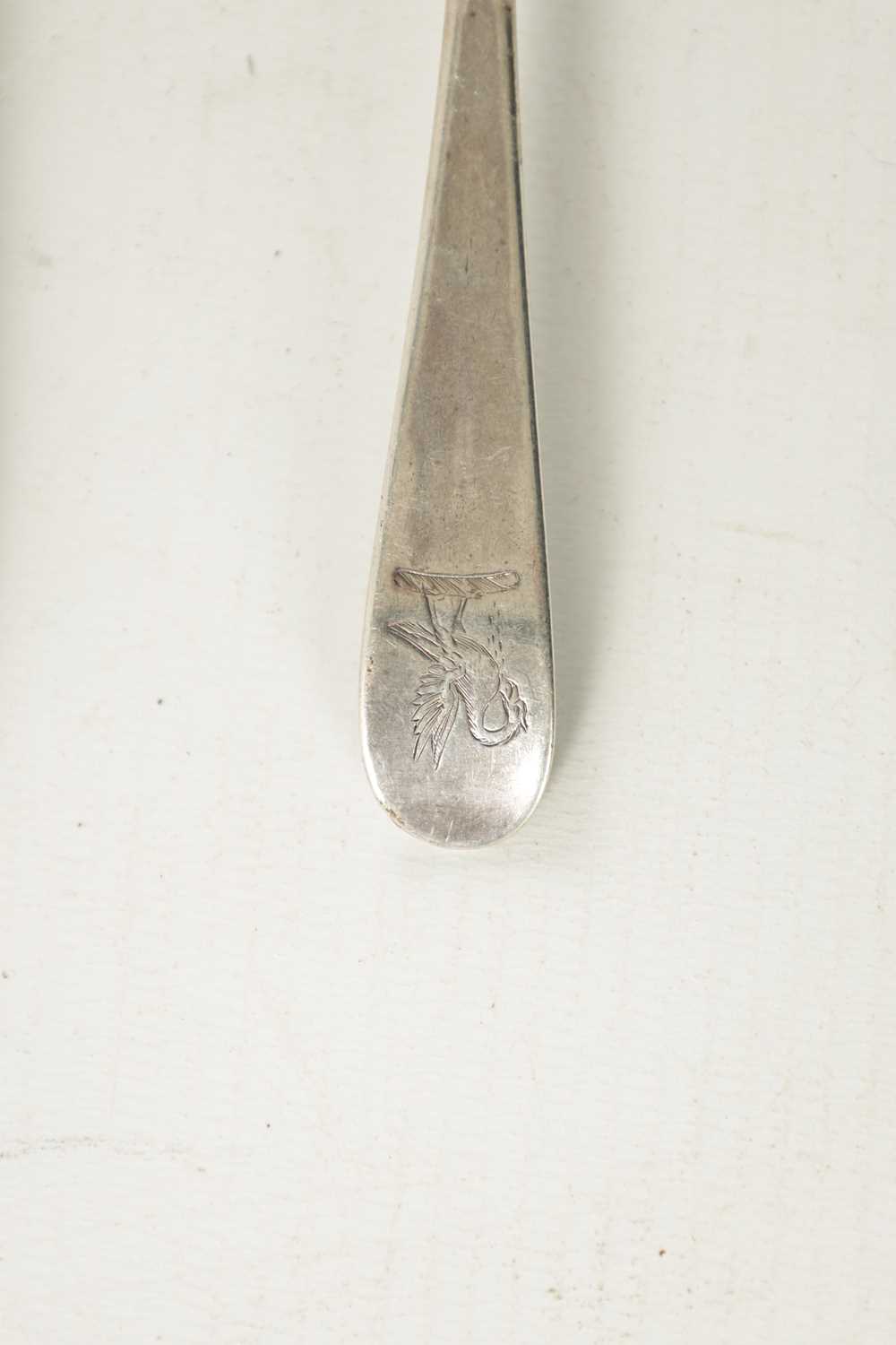 A SET OF SIX GEORGE III SILVER DESERT SPOONS - Image 2 of 6