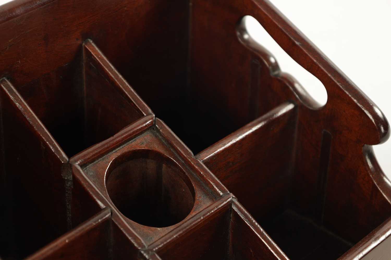 AN UNUSUAL GEORGE III MAHOGANY DESK TIDY - Image 3 of 9