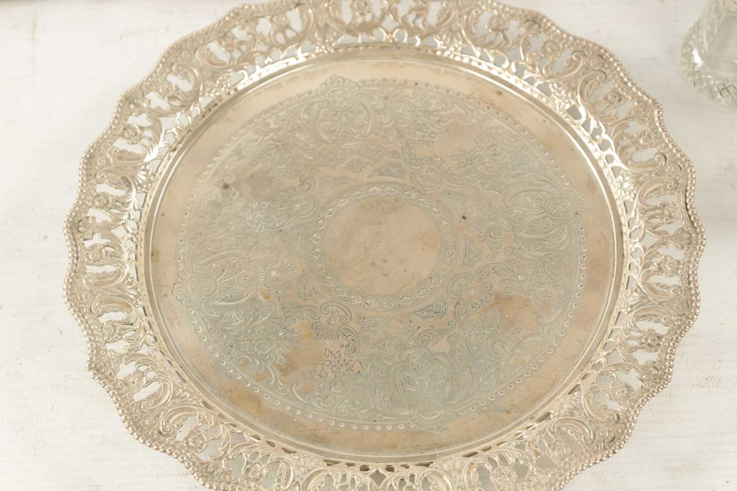 A COLLECTION OF 19TH CENTURY SILVER ITEMS - Image 4 of 13