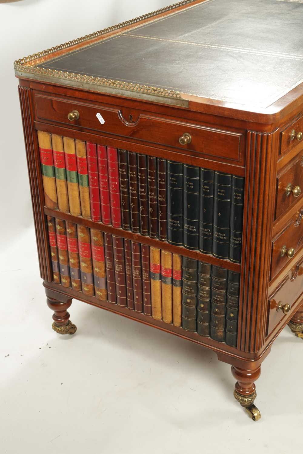 A 20TH CENTURY FRENCH MAHOGANY DESK - Image 5 of 11