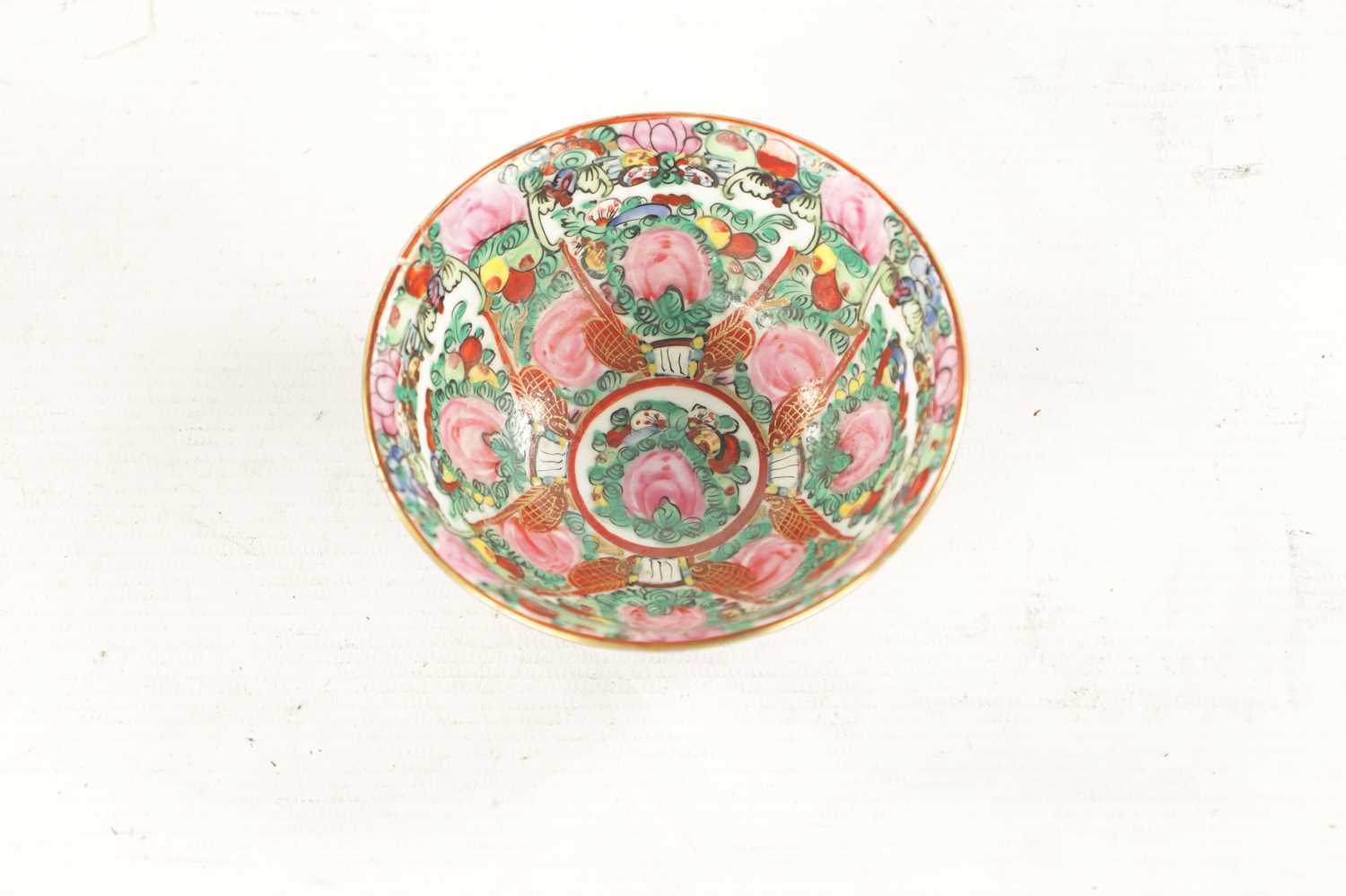 A 20TH CENTURY CHINESE EXPORT FAMILLE ROSE SMALL RICE BOWL - Image 3 of 5