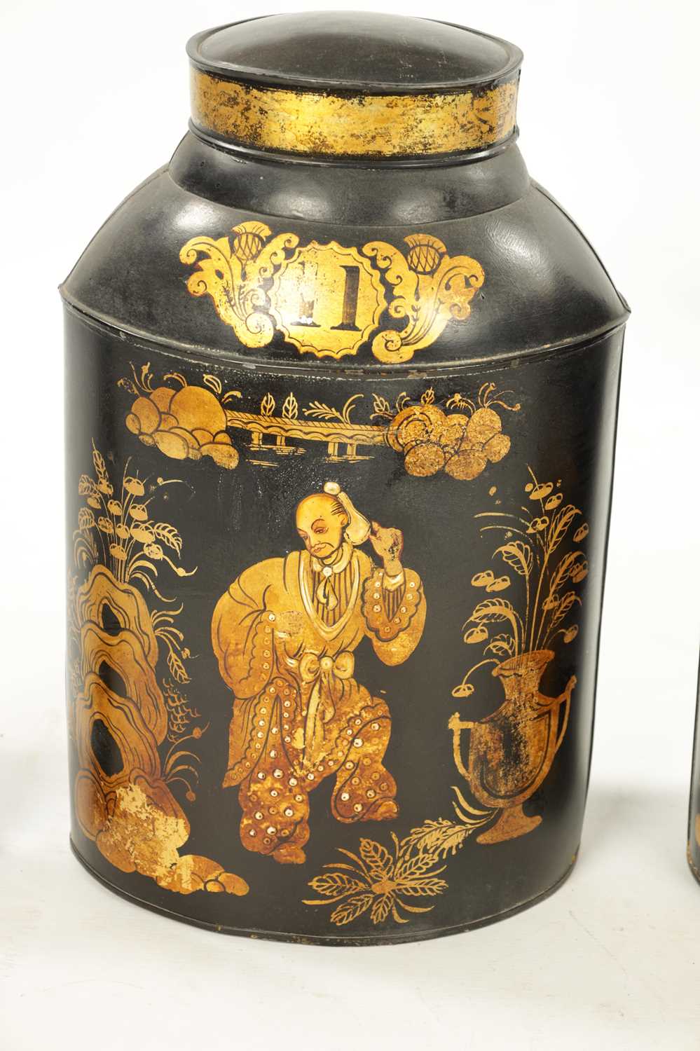 A SET OF FOUR 19TH CENTURY CHINOISERIE LACQUERED TOLE TEA CANISTERS - Image 6 of 10