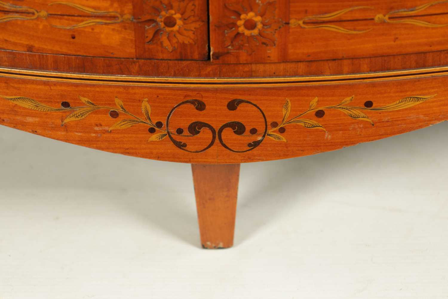 A FINE PAIR OF GEORGE III INLAID SATINWOOD BOW-FRONT SIDE CABINETS IN THE MANNER OF MOORE OF DUBLIN - Image 9 of 14