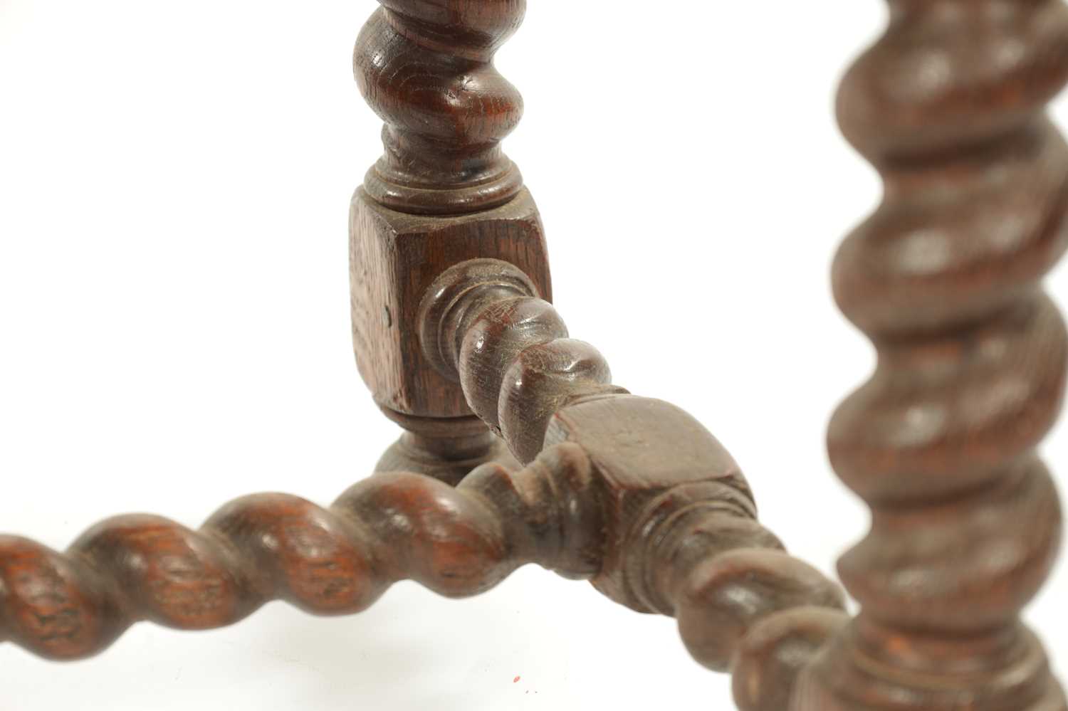 A WILLIAM & MARY OAK BARLEY TWIST STOOL - Image 7 of 10