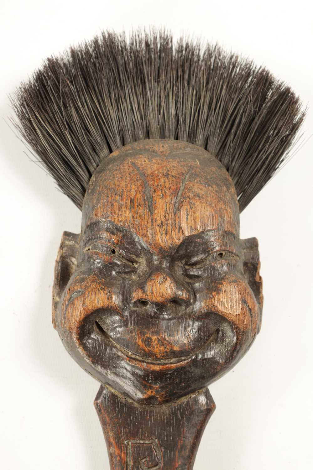 TWO UNUSUAL EARLY 20TH CENTURY CARVED WOOD LONG-HANDLED COMICAL BRUSHES - Image 3 of 5