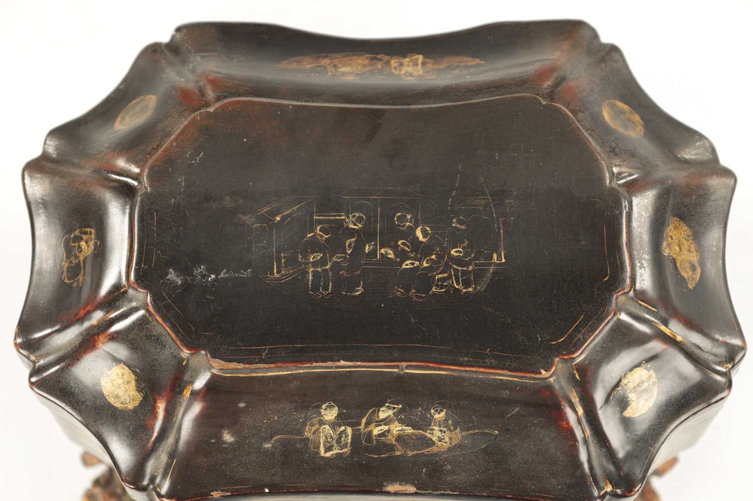 A 19TH CENTURY CHINESE EXPORT CHINOISERIE TEA CADDY - Image 5 of 8