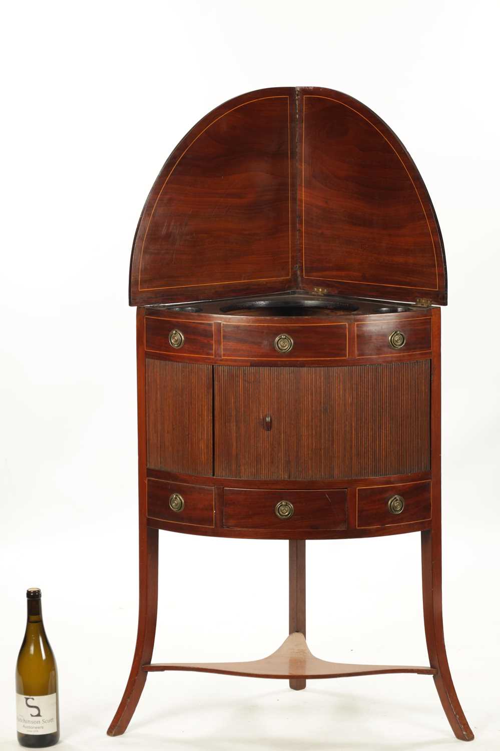 AN UNUSUAL GEORGE III MAHOGANY CORNER WASH STAND - Image 2 of 8