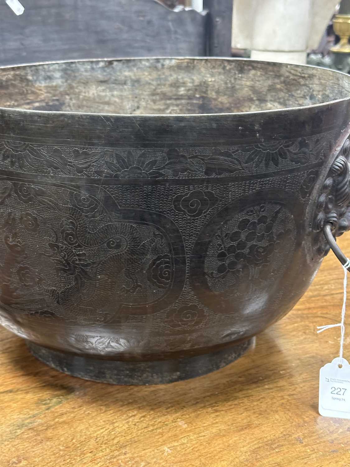 A RARE 17TH/18TH CENTURY CHINESE BRONZE JARDINIERE OF LARGE SIZE - Image 13 of 16