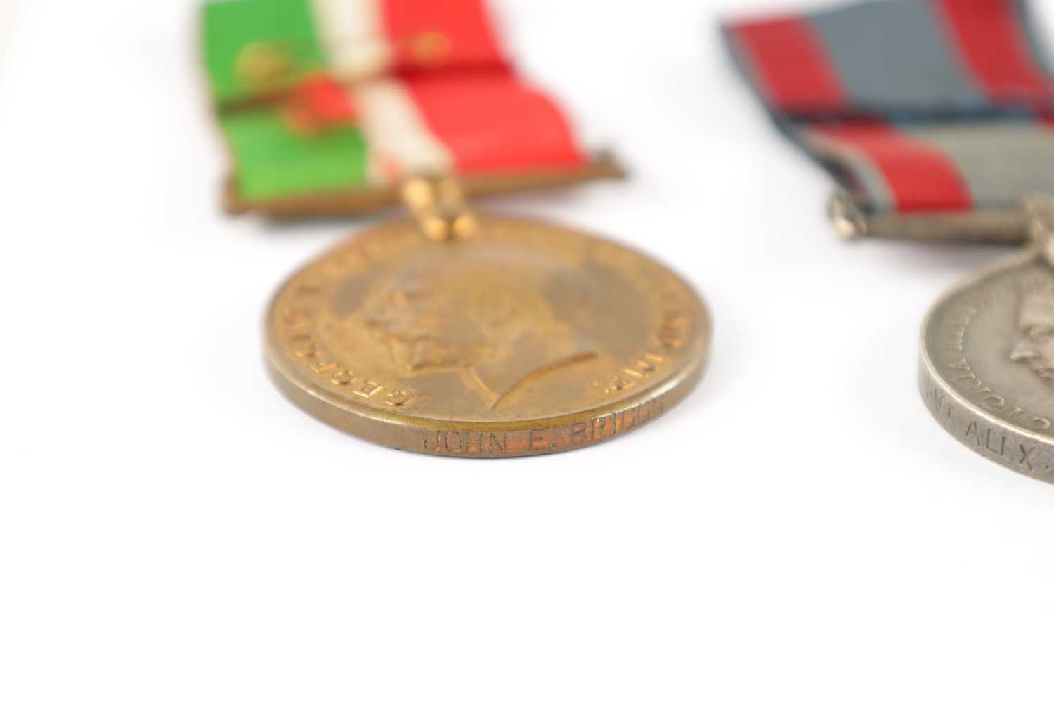 A COLLECTION OF FIVE WAR MEDALS - Image 6 of 13