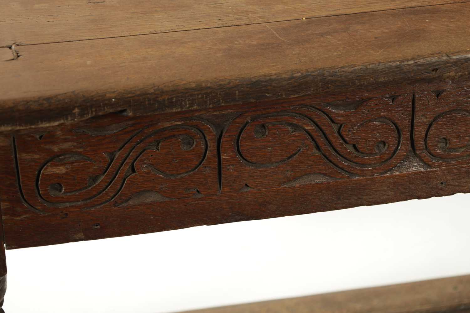 A 17TH CENTURY OAK REFECTORY TABLE - Image 3 of 5