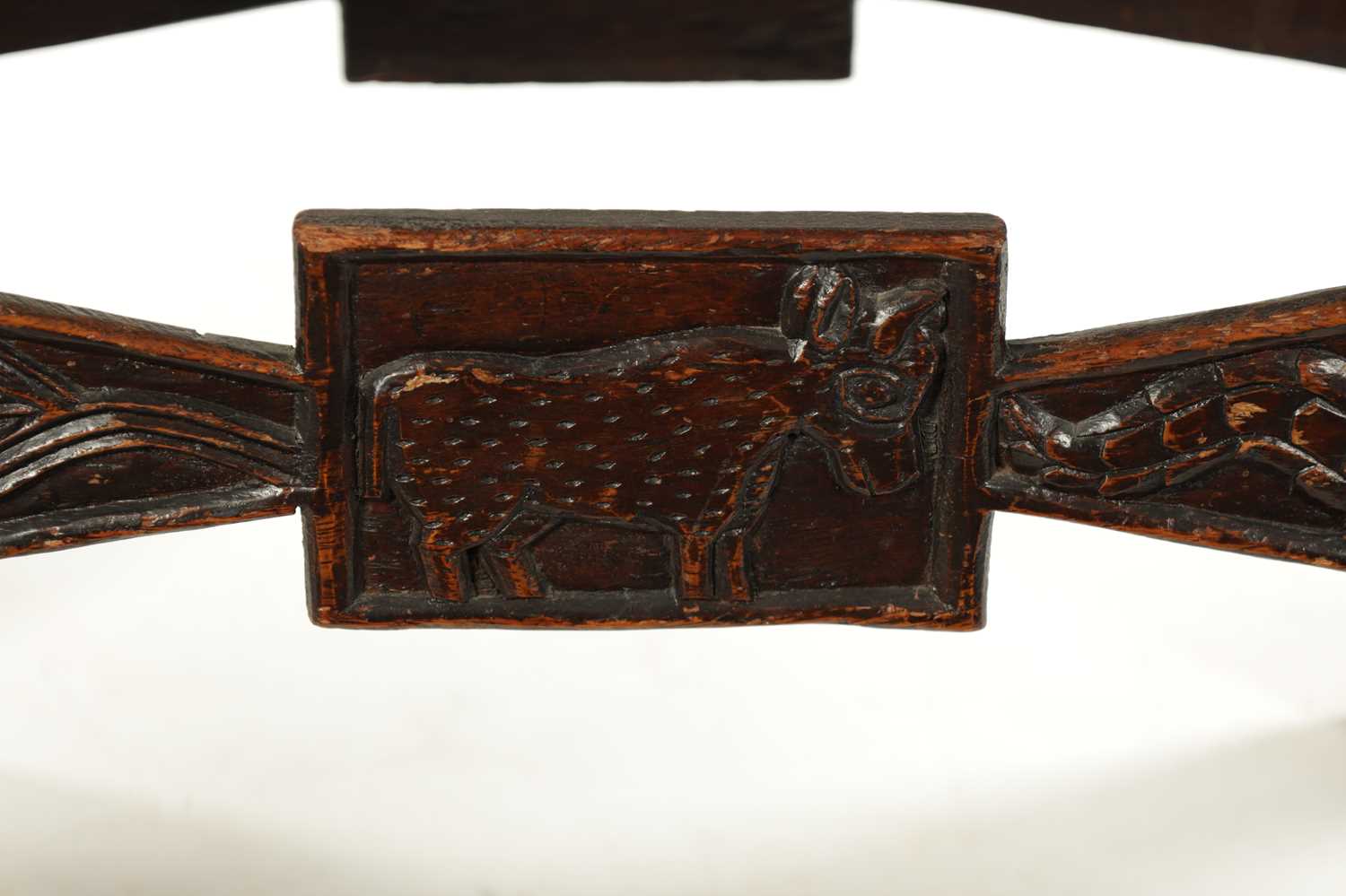 A CARVED HARDWOOD ASHANTI NATIVE OCCASIONAL TABLE - Image 4 of 8