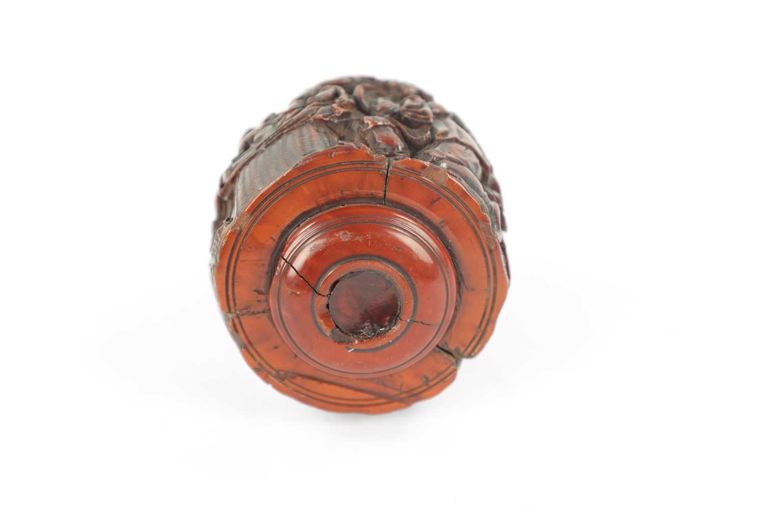 A FINE 18TH CENTURY FRENCH CARVED COQUILLA NUT SNUFF BOX - Image 2 of 4