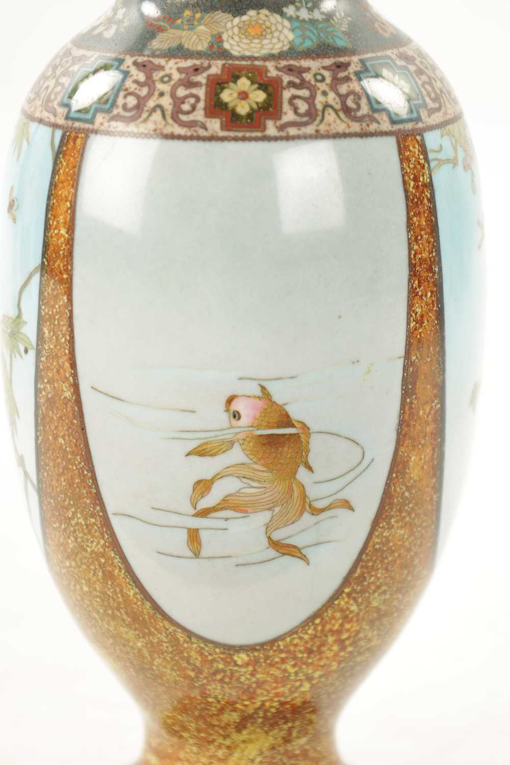 A FINE JAPANESE MEIJI PERIOD CLOISONNE VASE - Image 6 of 14