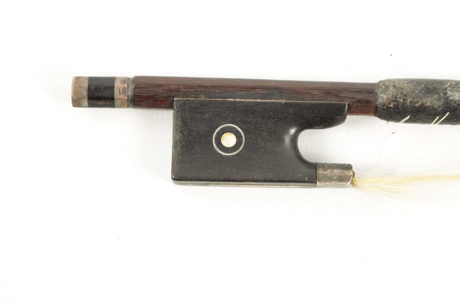 AN OLD VIOLIN BOW SIGNED G. VOLLENS, NEUSTRADT. - Image 5 of 8