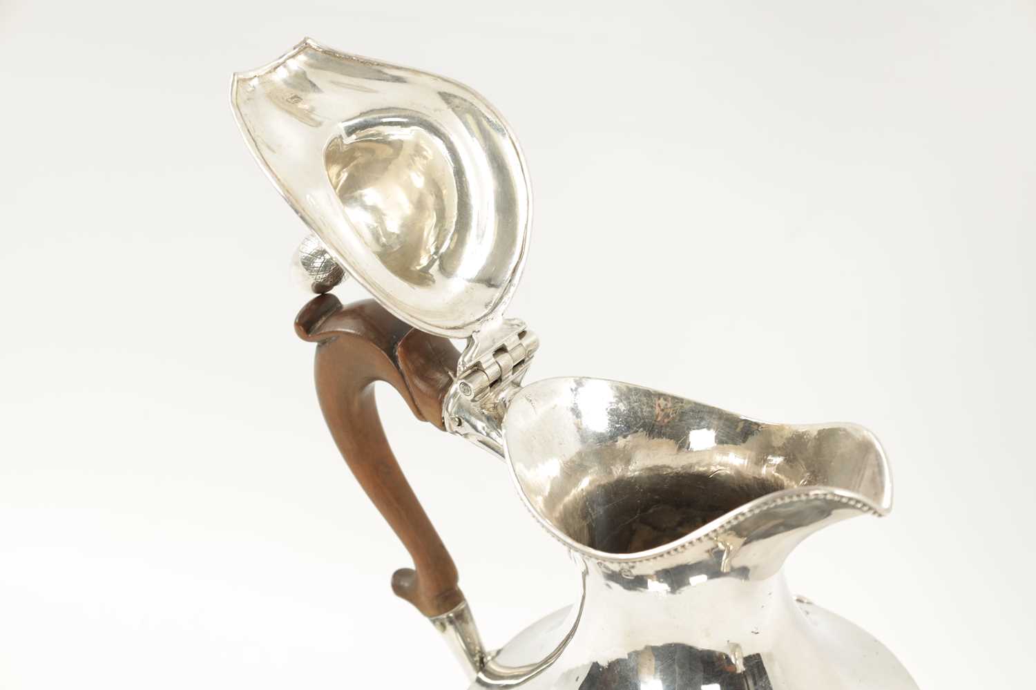 A STYLISH GEORGE III SILVER WINE EWER - Image 11 of 11