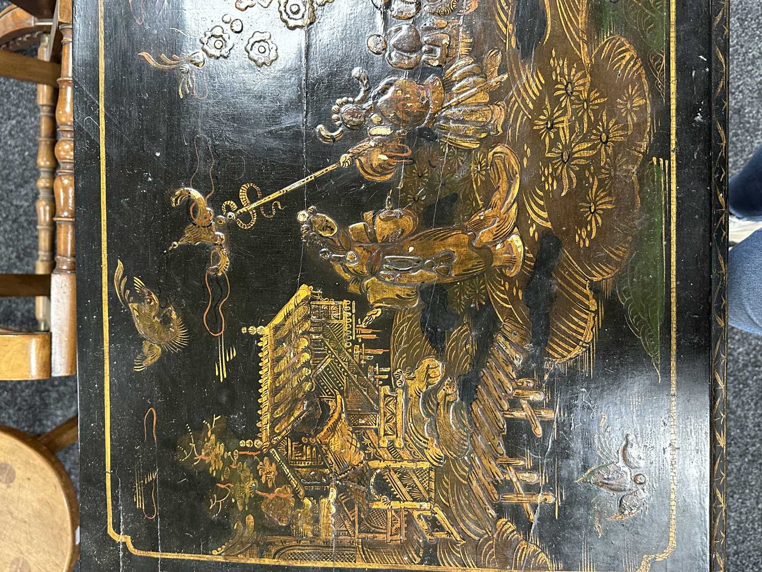 A GOOD QUEEN ANNE CHINOISERIE DECORATED LACQUER WORK KNEEHOLE DESK - Bild 15 aus 15