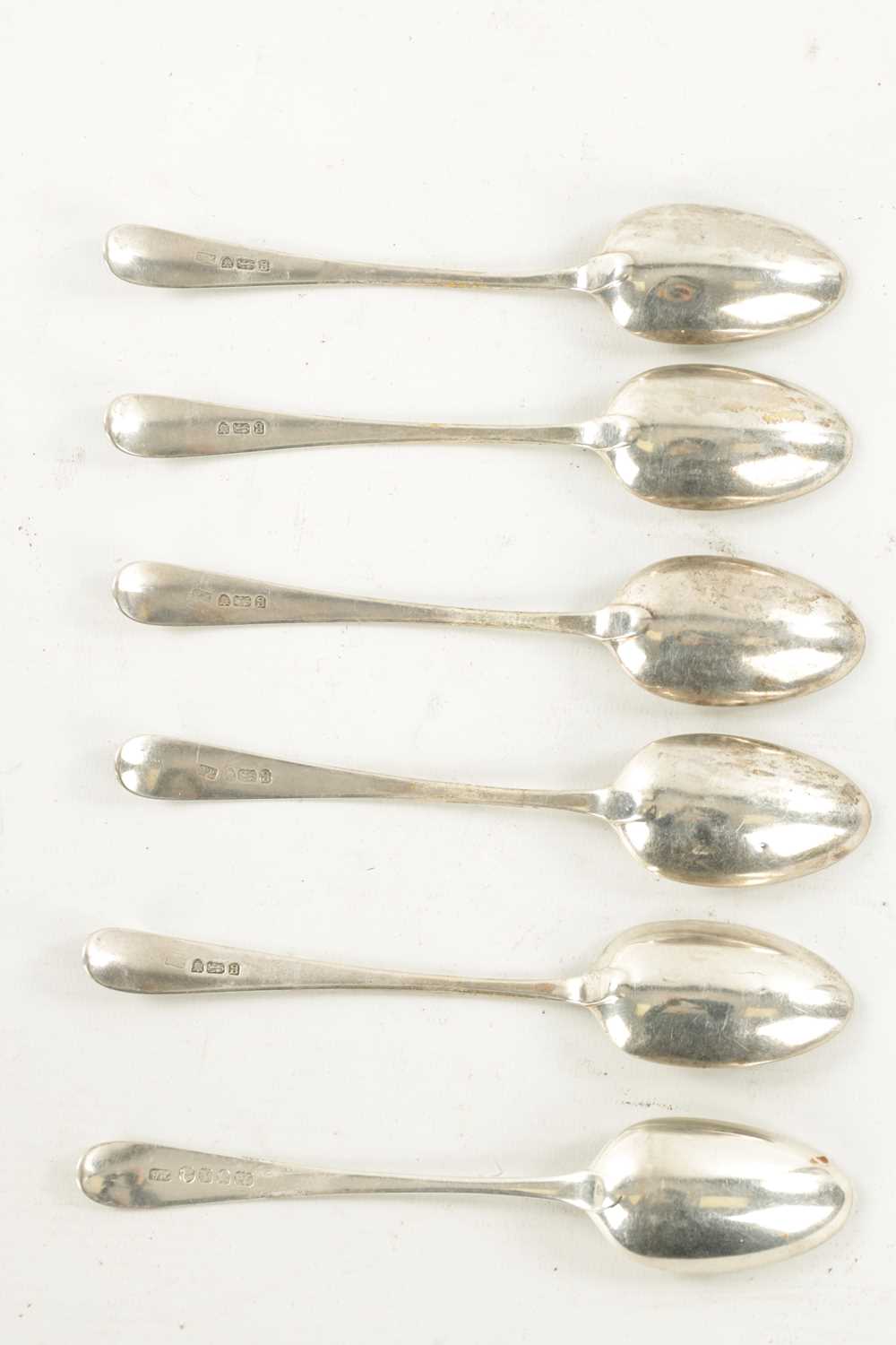 A SET OF SIX GEORGE III SILVER DESERT SPOONS - Image 4 of 6