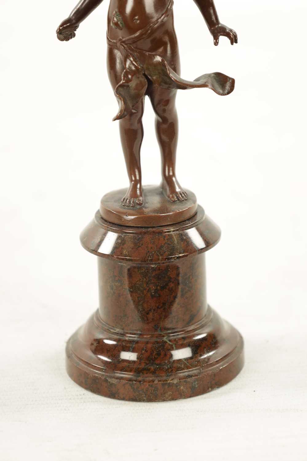 A SMALL 19TH CENTURY BROWN PATINATED BRONZE OF A BOY - Image 4 of 8