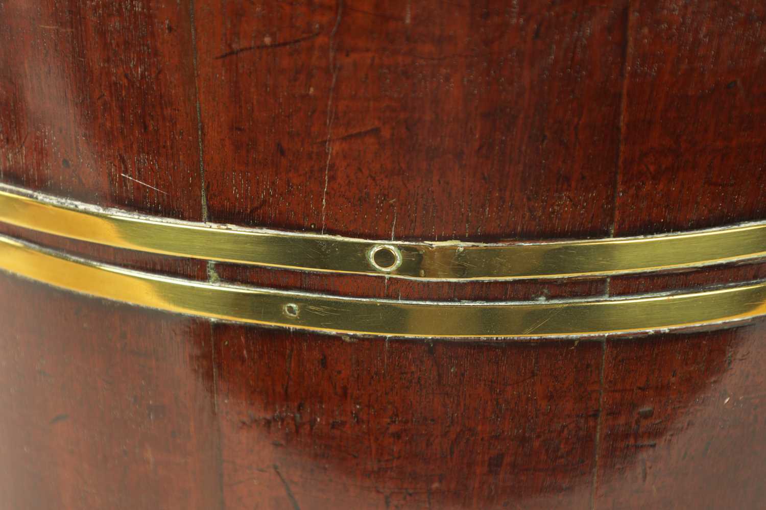 A GEORGE III OVAL MAHOGANY BRASS BOUND OYSTER BUCKET - Image 5 of 5