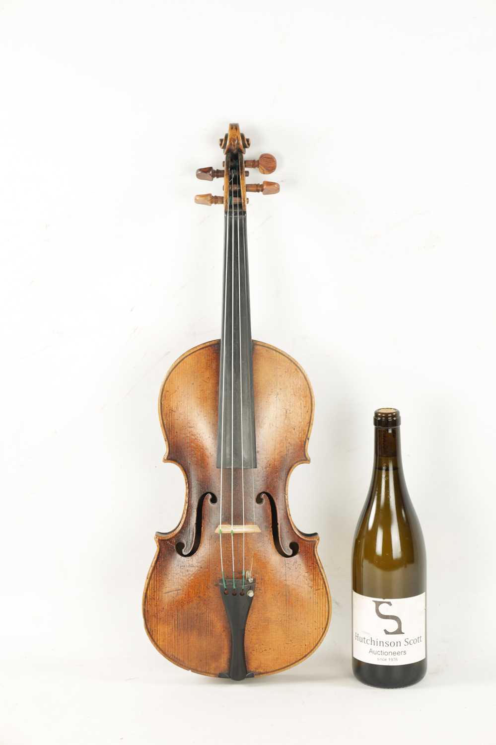 AN ANTIQUE VIOLIN - Image 2 of 12