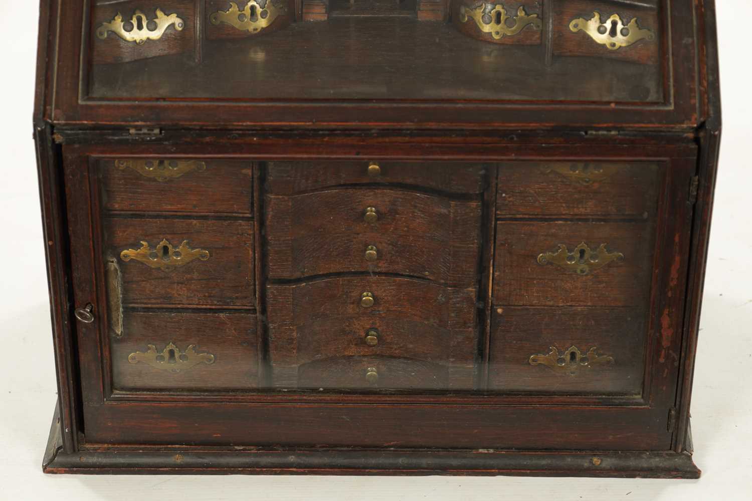 AN 18TH CENTURY APPRENTICE MINIATURE BUREAU BOOKCASE - Image 6 of 8