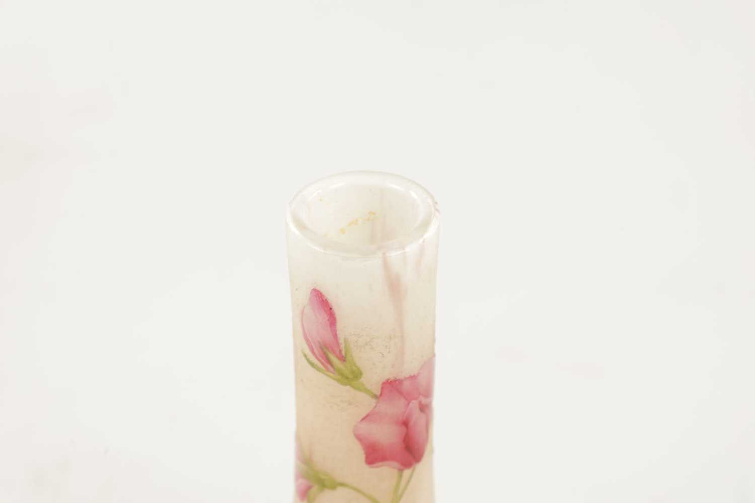 AN ART NOUVEAU ETCHED DAUM GLASS CAMEO AND ENAMEL SOLIFLEUR VASE DECORATED WITH SWEET PEA FLOWERS AN - Image 3 of 5