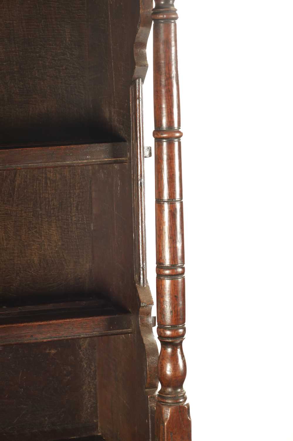 AN EARLY 18TH CENTURY OAK POSTED CANOPY DRESSER - Image 5 of 26