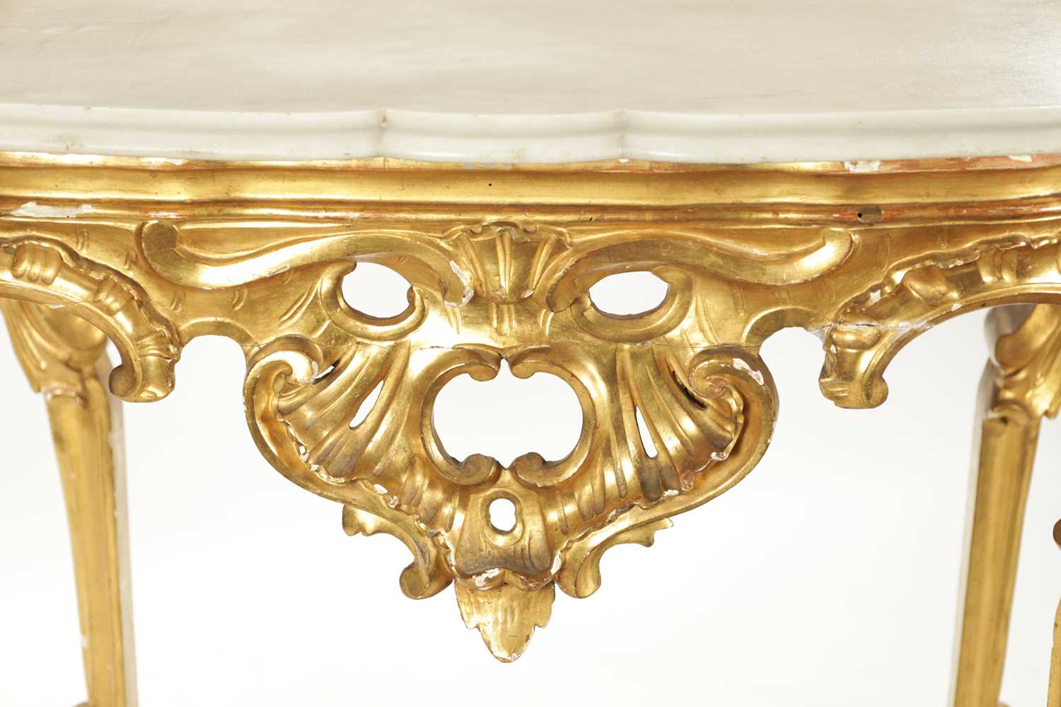 AN 18TH CENTURY CARVED GILTWOOD CONSOLE TABLE - Image 5 of 7