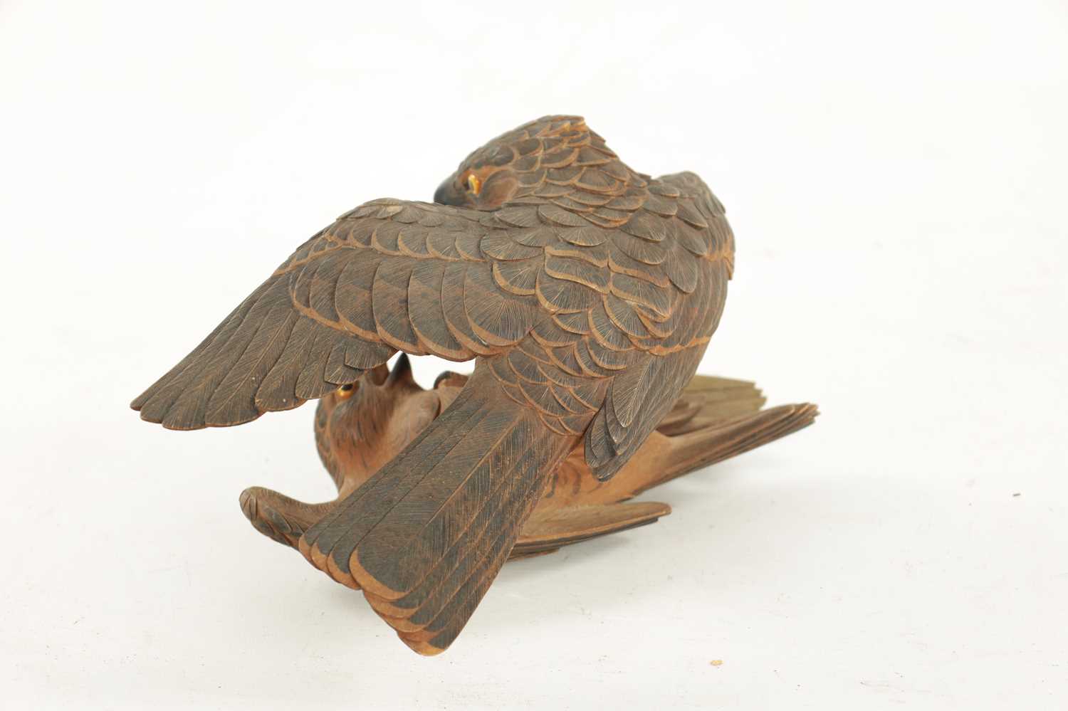 A JAPANESE MEIJI PERIOD CARVED WOOD OKIMONO OF TWO QUARRELLING HAWKS - Image 3 of 7