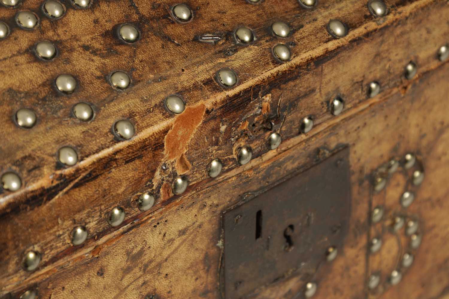 A 17TH CENTURY DOME TOP STUDDED LEATHER TRUNK - Image 5 of 14