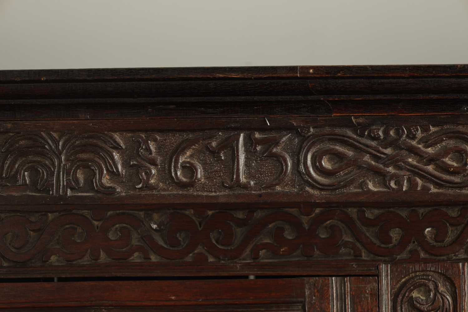 A GOOD LATE 17TH CENTURY OVERSIZED CARVED OAK WESTMORLAND COURT CUPBOARD DATED 1673 - Image 4 of 8