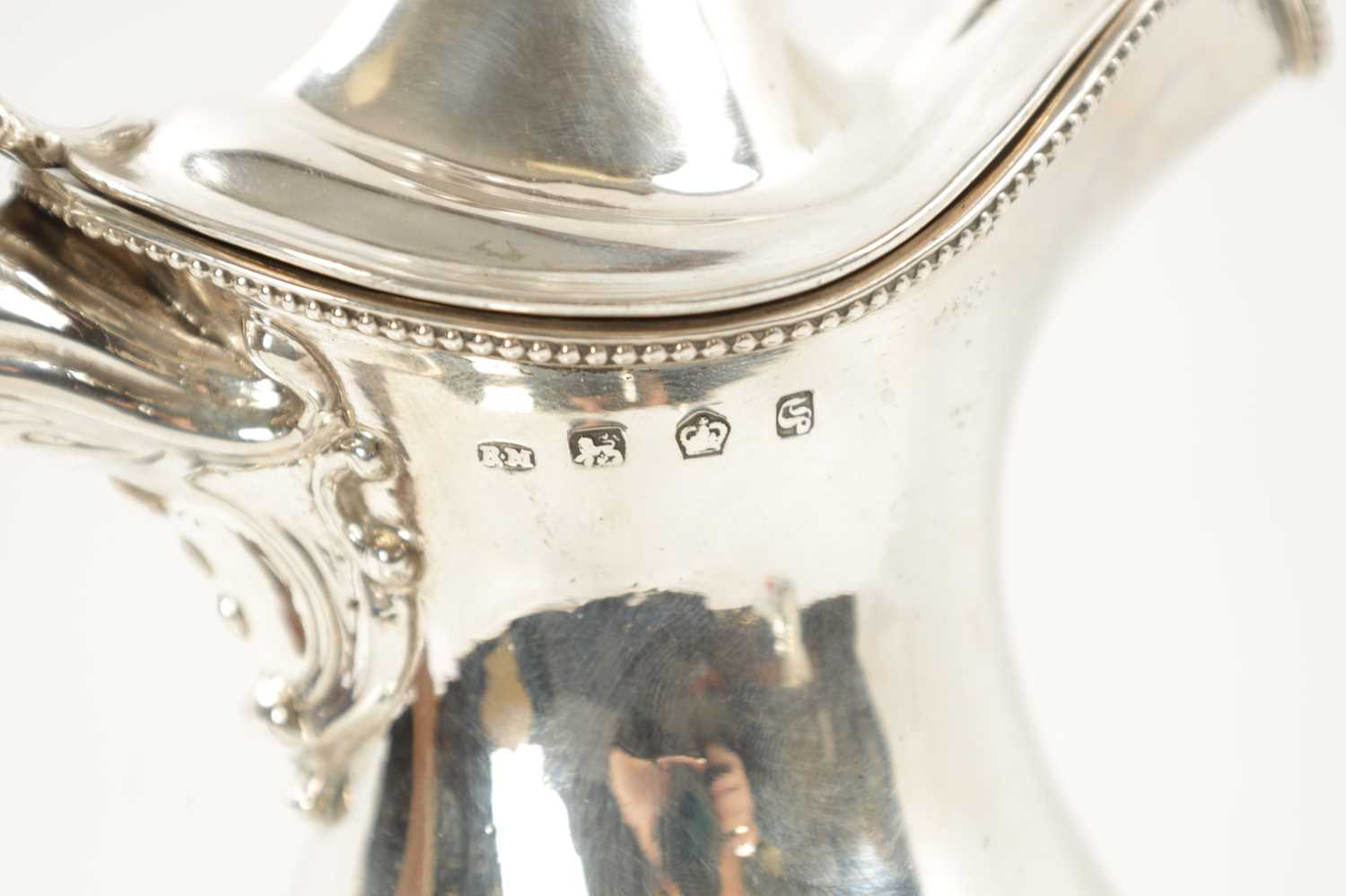 A STYLISH GEORGE III SILVER WINE EWER - Image 9 of 11